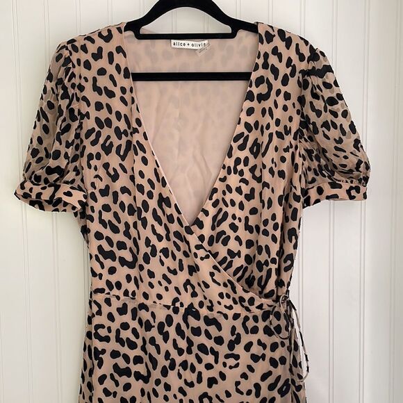 ALICE + OLIVIA‎ cheetah print silk blend wrap dress puff sleeves lined size 6 - Picture 3 of 16